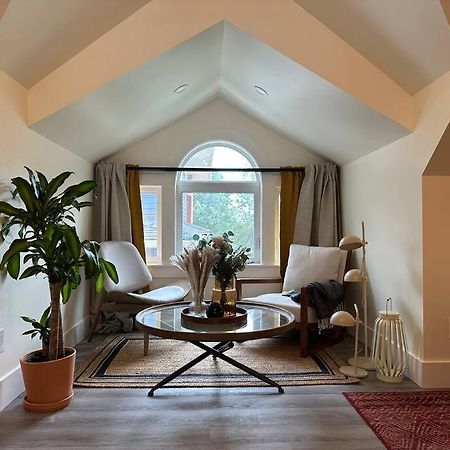 Heritage-Inspired Guesthouse - Luxe Bath & Elegant Ceilings Edmonton Exteriör bild