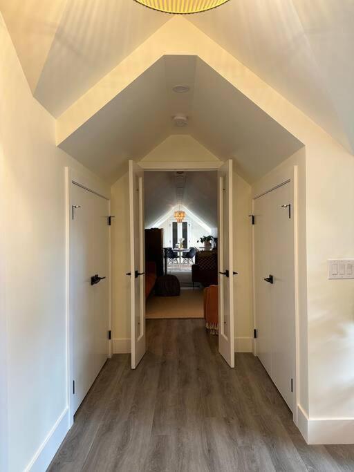 Heritage-Inspired Guesthouse - Luxe Bath & Elegant Ceilings Edmonton Exteriör bild
